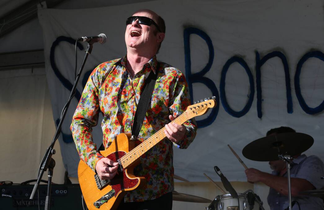 ROCK LEGEND: Dave Faulkner of the Hoodoo Gurus playing outside Bondi Pavilion in 2016. Picture: Louise Kennerley