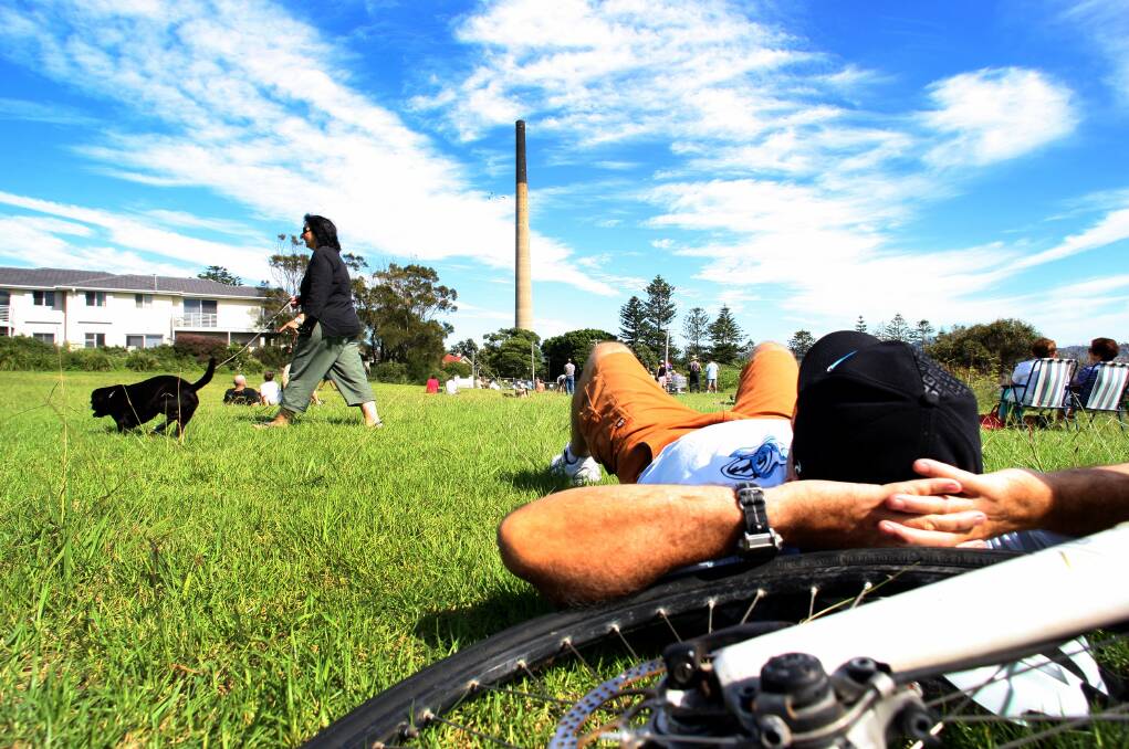 Onlookers at Gallopili Park in Port Kembla. Picture: ORLANDO CHIODO