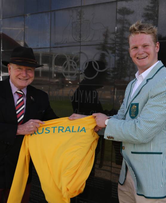 Welcome back: Wollongong Lord Mayor Gordon Bradbery gives Jarrod Poort an early welcome home at the Olympic Wall in Lang Park. Picture: Greg Ellis.
