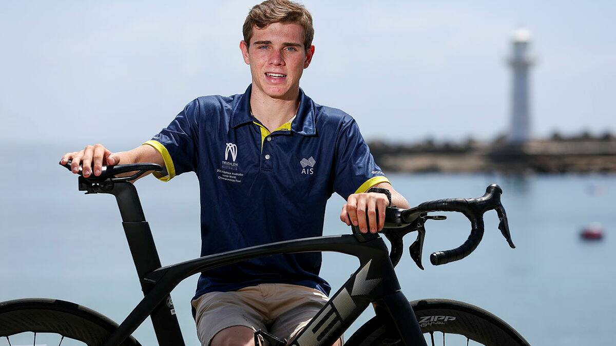 Kanahooka triathlete Mitch Blackbourn is out to win the Australian Triathlon Championships junior men's division for a second straight year. The event will be held in Wollongong on April 20-21. Picture by Adam McLean