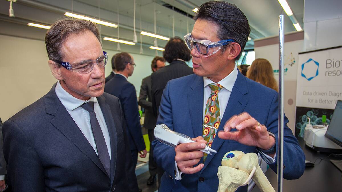 Federal Minister for Health, Greg Hunt with Professor Peter Choong from St Vincent’s Hospital Melbourne.  